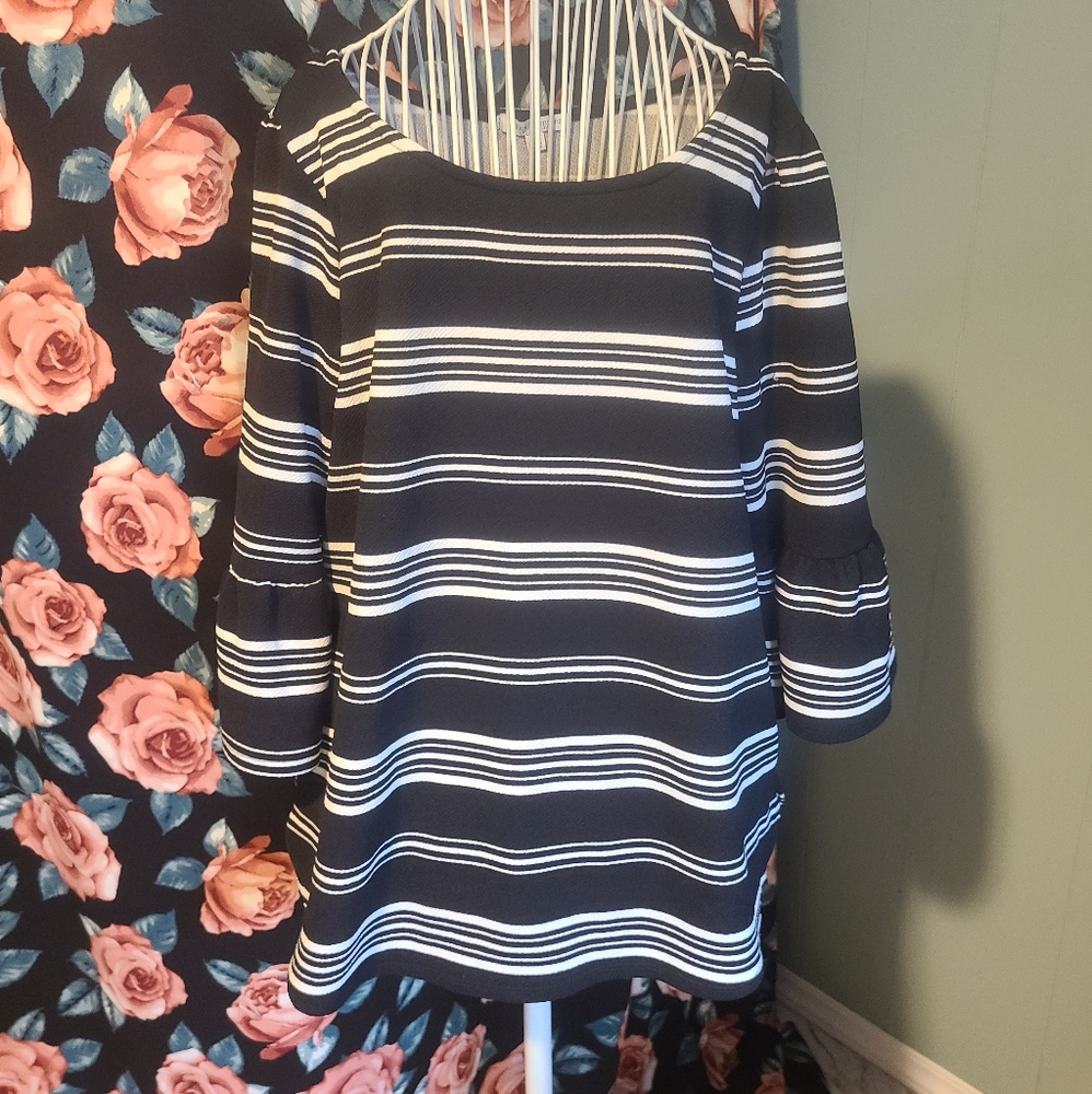 🤍🖤Striped top🖤🤍